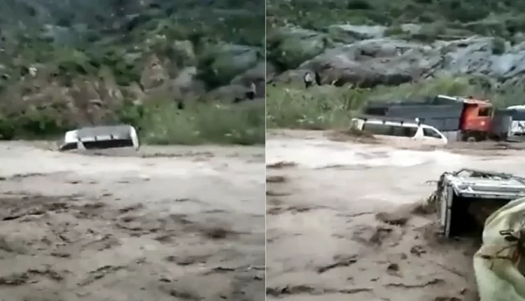 مشهد مروع.. العثور على 22 جثة غارقة في سيارات جنوبي اليمن