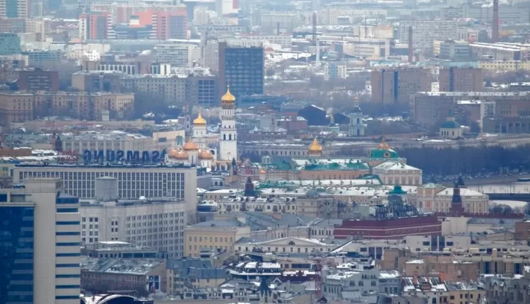 مطارات موسكو تعمل كالمعتاد.. ونهر العاصمة مشلول