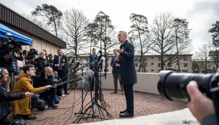 مقال بنيويورك تايمز: رواية الغرب عن حرب أوكرانيا لن تجلب له سلاما ولا لأوكرانيا