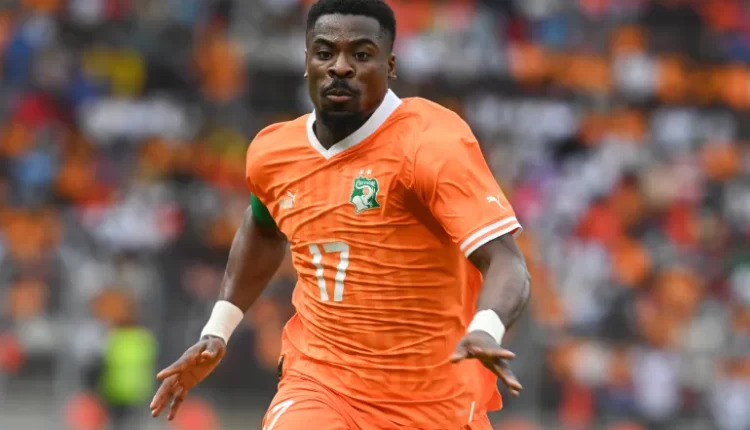 من خارج منطقة الجزاء.. هدف كوميدي بالنيران الصديقة لمدافع ساحل العاج