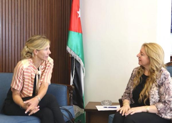 وزيرة الشؤون القانونية تستقبل السفيرة السويدية