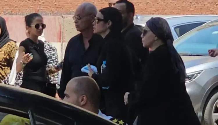 وفاة والد أروى جودة وصفاء أبو السعود تشارك في تشييع جثمانه