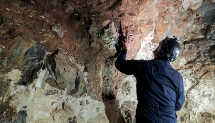 يرجع إلى 240 ألف عام مضت.. اكتشاف أقدم موقع دفن معروف حتى الآن