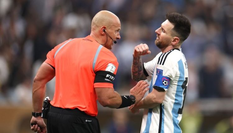 يويفا يعفو عن حكم نهائي أبطال أوروبا