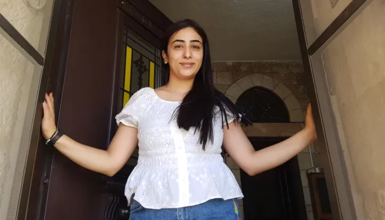 منها العمل بلا أجر في مؤسسات إسرائيلية.. استنكار للإجراءات العقابية ضد الصحفية المقدسية لمى غوشة