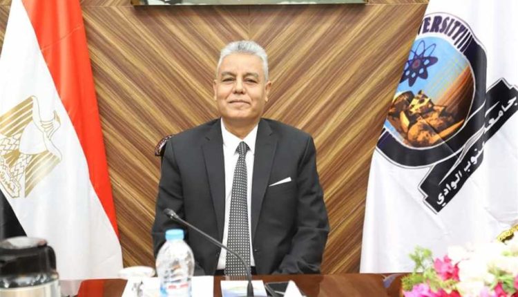 بعد رسوب 70% بطب بشري و80% بأسنان قنا.. رئيس الجامعة: غش الثانوية العامة السبب