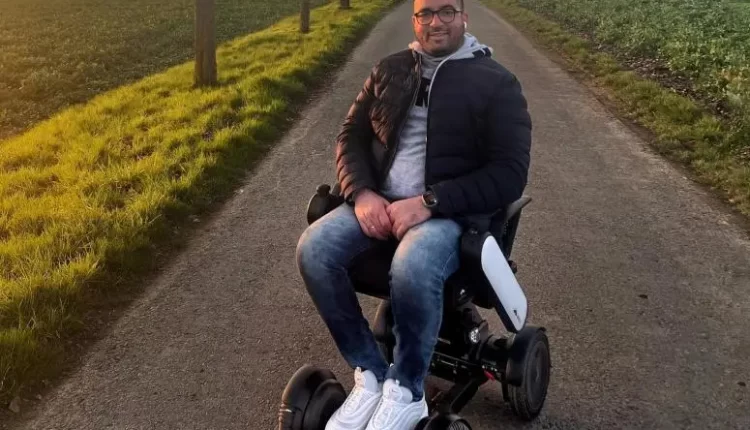 ابن محمد ثروت يعلن بداية الشفاء بعد معاناة مع "ميلر فيشر"