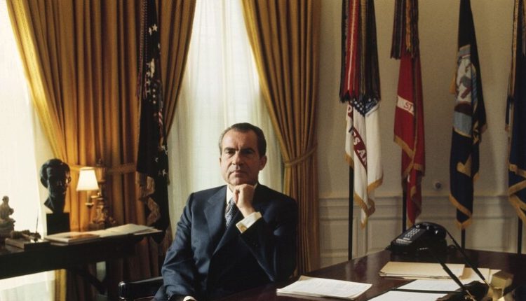 "وول ستريت جورنال" تكشف مخاوف رئيس أمريكي سابق تعود للعام 1994 حول إمكانية نشوب صراع في أوكرانيا