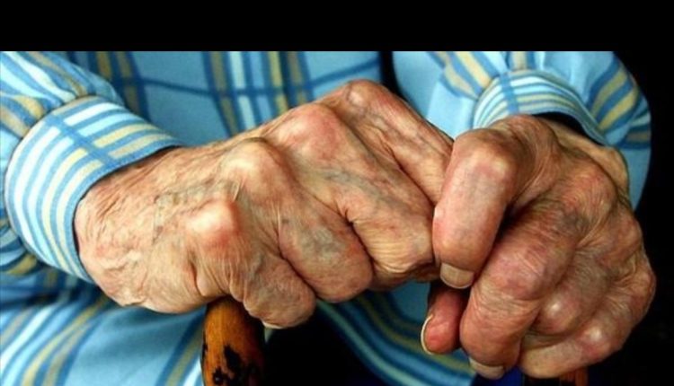 عاجل إنهاء معاناة سيدة مُسنة طردها ابناؤها في البلقاء