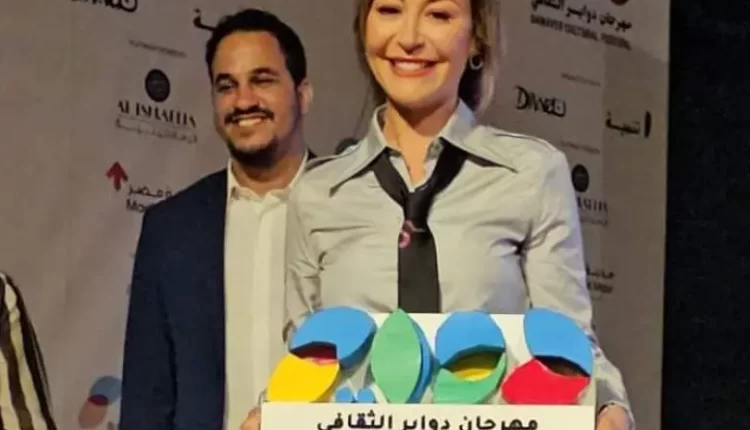 تكريم منة شلبي في إفتتاح الدورة الأولى من مهرجان دواير الثقافي