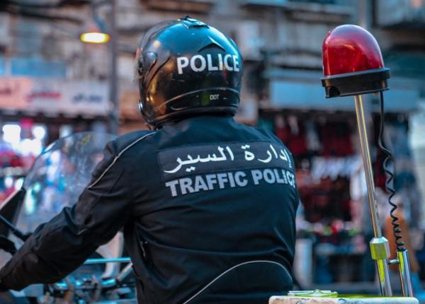 ضبط طفل يقود مركبة في عمان