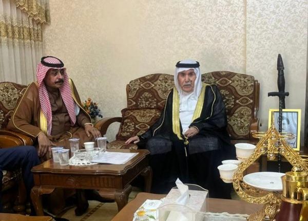 الحجايا يزور مجموعة من الشيوخ للاطمئنان على صحتهم (بالصور)