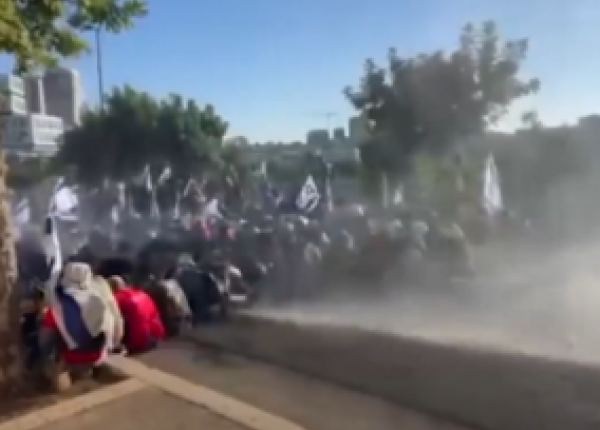 اشتباكات بين شرطة الاحتلال وإسرائيليين في محيط الكنيست