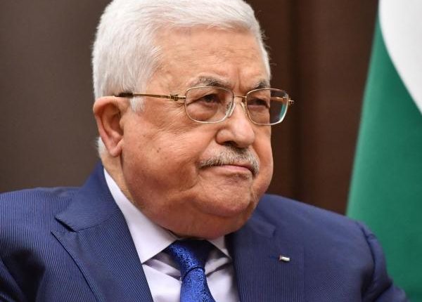 عباس: منظمة التحرير الممثل الشرعي للفلسطينيين