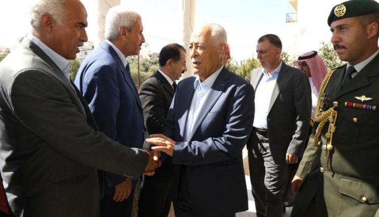 مندوبا عن الملك .. العيسوي يعزي بوفاة والدة النائب الشلول