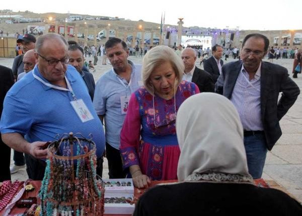 جولة لوزيرة الثقافة في جنبات مهرجان جرش
