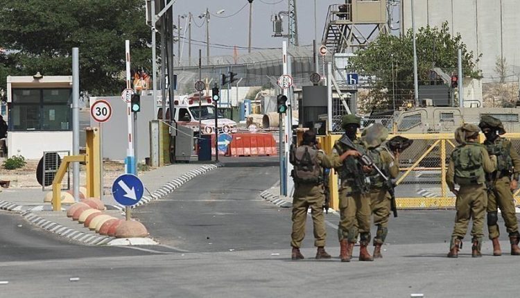الجيش الإسرائيلي: أزلنا حواجز نصبها مسلحون لعرقلة قواتنا