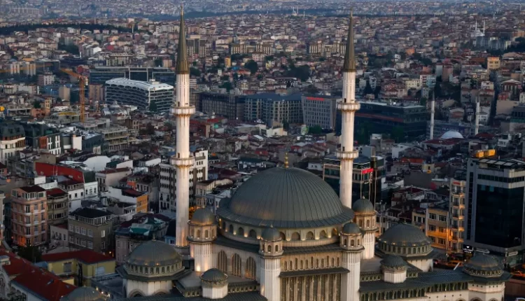 أعلنت وقف تسجيل الأجانب في 1169 حيا.. تركيا تكشف عن أعداد المهاجرين إليها