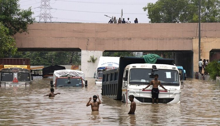 إجلاء 24 ألف شخص في نيودلهي بسبب فيضان النهر