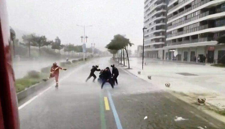 إعصار "تاليم" يضرب اليابسة في الصين