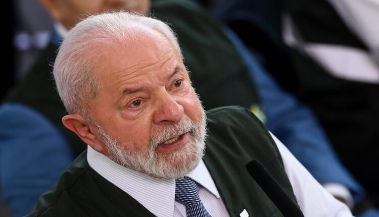 الرئيس البرازيلي يوقع مرسوما يقيد حصول المدنيين على أسلحة نارية