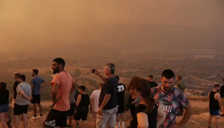 العالم على صفيح ساخن.. موجات الحرارة تبلغ مستويات غير مسبوقة والسلطات تصارع لهيب حرائق الغابات