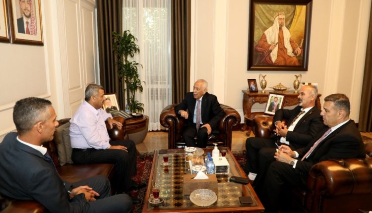 العيسوي يلتقي رئيس منارة اربد الخيري المختار عاصم البشتاوي والوفد المرافق