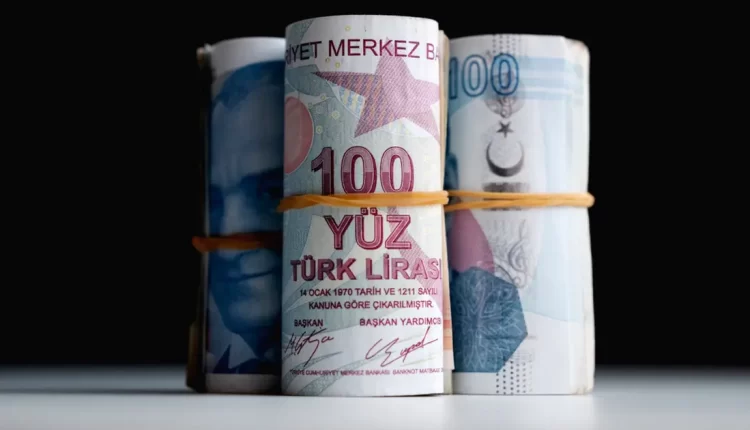 الليرة التركية تهبط إلى مستوى قياسي جديد مقابل الدولار