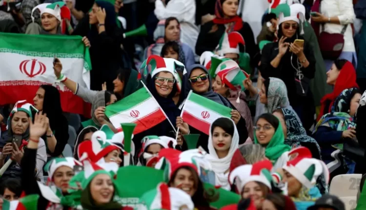 المشجعات الإيرانيات يعدن إلى ملاعب كرة القدم في بلادهن
