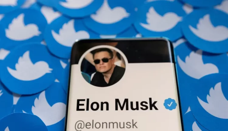 إيلون ماسك: تويتر فقدت ما يقرب من نصف عائداتها الإعلانية