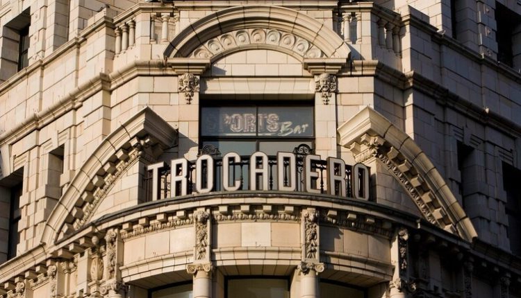 بناء مسجد ضخم في أحد أشهر المجمعات الترفيهية في لندن (صور)