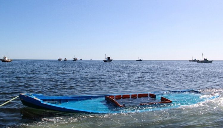 حاولوا الوصول إلى جزر الكناري.. مقتل 8 أشخاص إثر انقلاب قاربهم الخشبي قبالة شمال السنغال