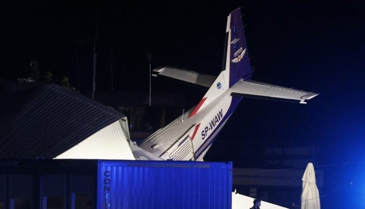 خمسة قتلى في تحطم طائرة صغيرة في بولندا