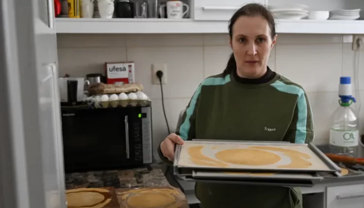 دبلوماسية روسية تتحوّل إلى خبّازة بعد ترك وظيفتها احتجاجا على الحرب في أوكرانيا