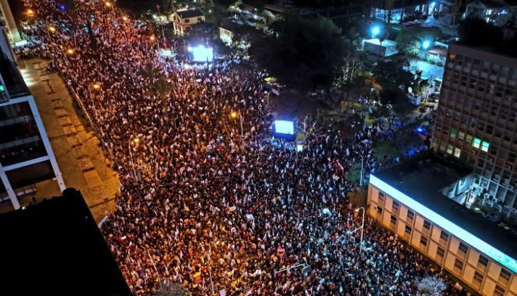 دعوات لمظاهرات عارمة بإسرائيل ضد مشروع قانون يحد من صلاحيات القضاء