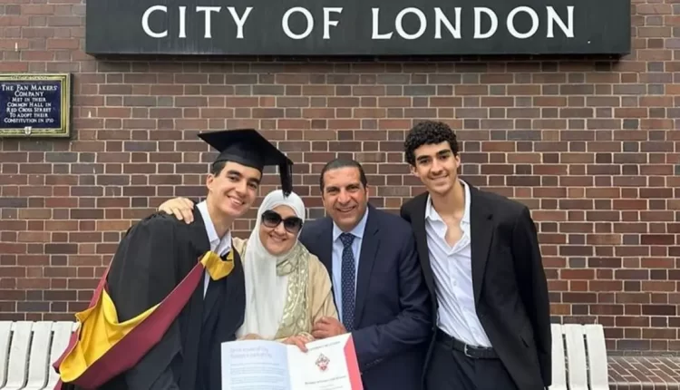 فيديو لتخرج ابن عمرو خالد بجامعة بريطانية يثير جدلاً