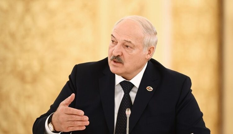 لوكاشينكو يكشف ما يعيق التعاون بين شعبي فرنسا وبيلاروس