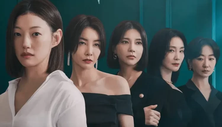 مسلسل معركة السعادة .. الأمهات يكافحن إدمان وسائل التواصل الاجتماعي