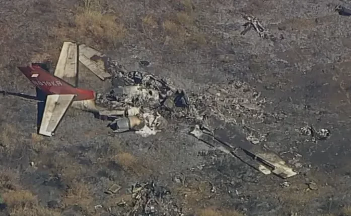 مقتل 6 بتحطم واشتعال طائرة على بعد أمتار من مدرج مطار بكاليفورنيا الجنوبية