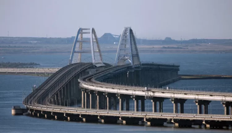 نفذ باستخدام مسيرتين بحريتين.. روسيا تتهم أوكرانيا بالهجوم على جسر القرم بمشاركة أميركية وبريطانية