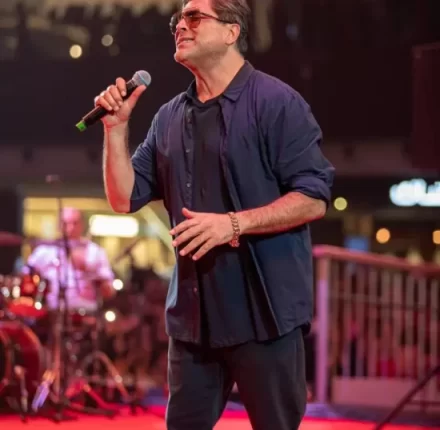 وائل كفوري يطرب جمهور قطر مول في ليلة من العمر