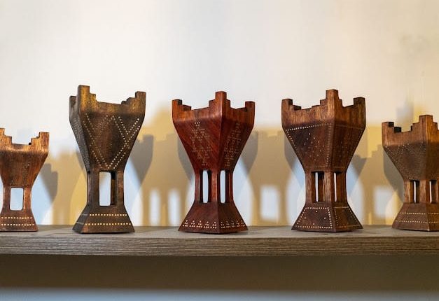 الجناح السعودي بمهرجان "جرَش" يستعرض فنون الأعمال الخشبية