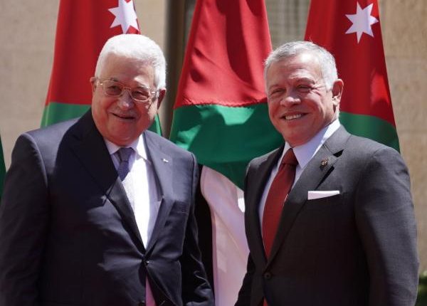 عباس يصل عمّان ويلتقي الملك