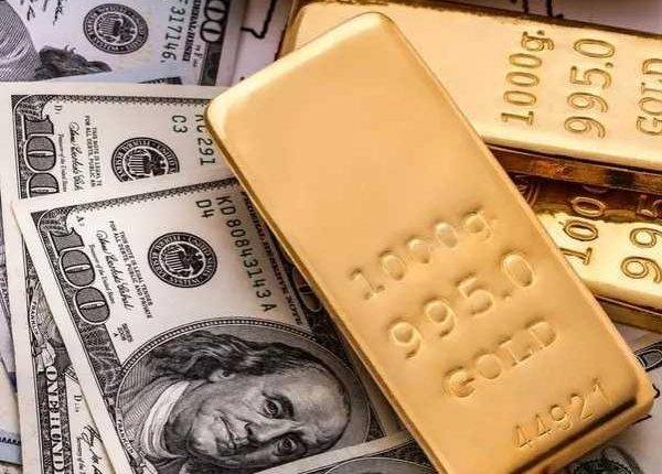 الذهب يصعد مع تراجع الدولار