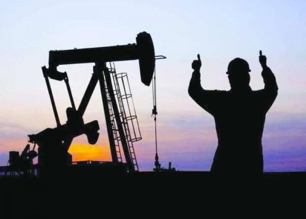 تراجع النفط بفعل ارتفاع الدولار ومخاوف بشأن الطلب