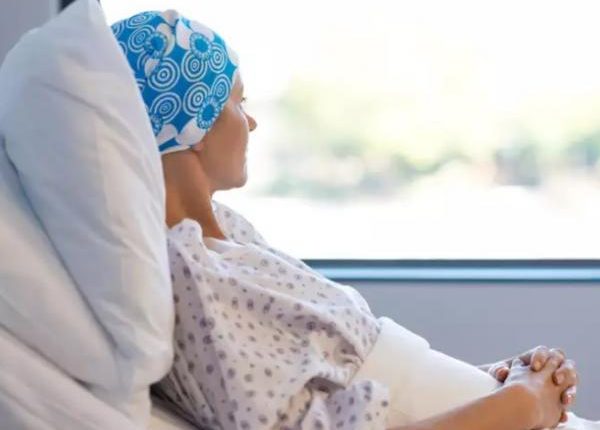 إمرأة مريضة "بالخبيث" تكشف 3 علامات تحذيرية