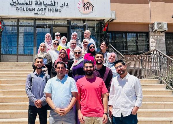 العلوم الطبية في عمان الأهلية تقيم يوماً طبياً تطوعياً بدار الضيافة للمسنين