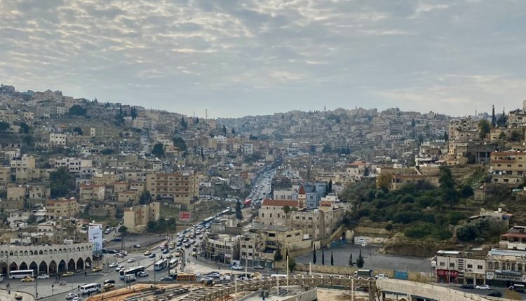 أجواء معتدلة الحرارة بوجه عام اليوم ومنخفض جوي غدًا