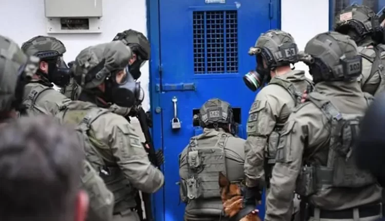 إسرائيل تزيد من عمليات نقل الأسرى في سجونها بعد "طوفان الأقصى"