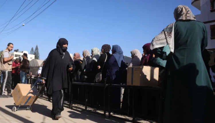 دخول محدود للمساعدات إلى غزة والاحتلال يمنع توفير الخيام